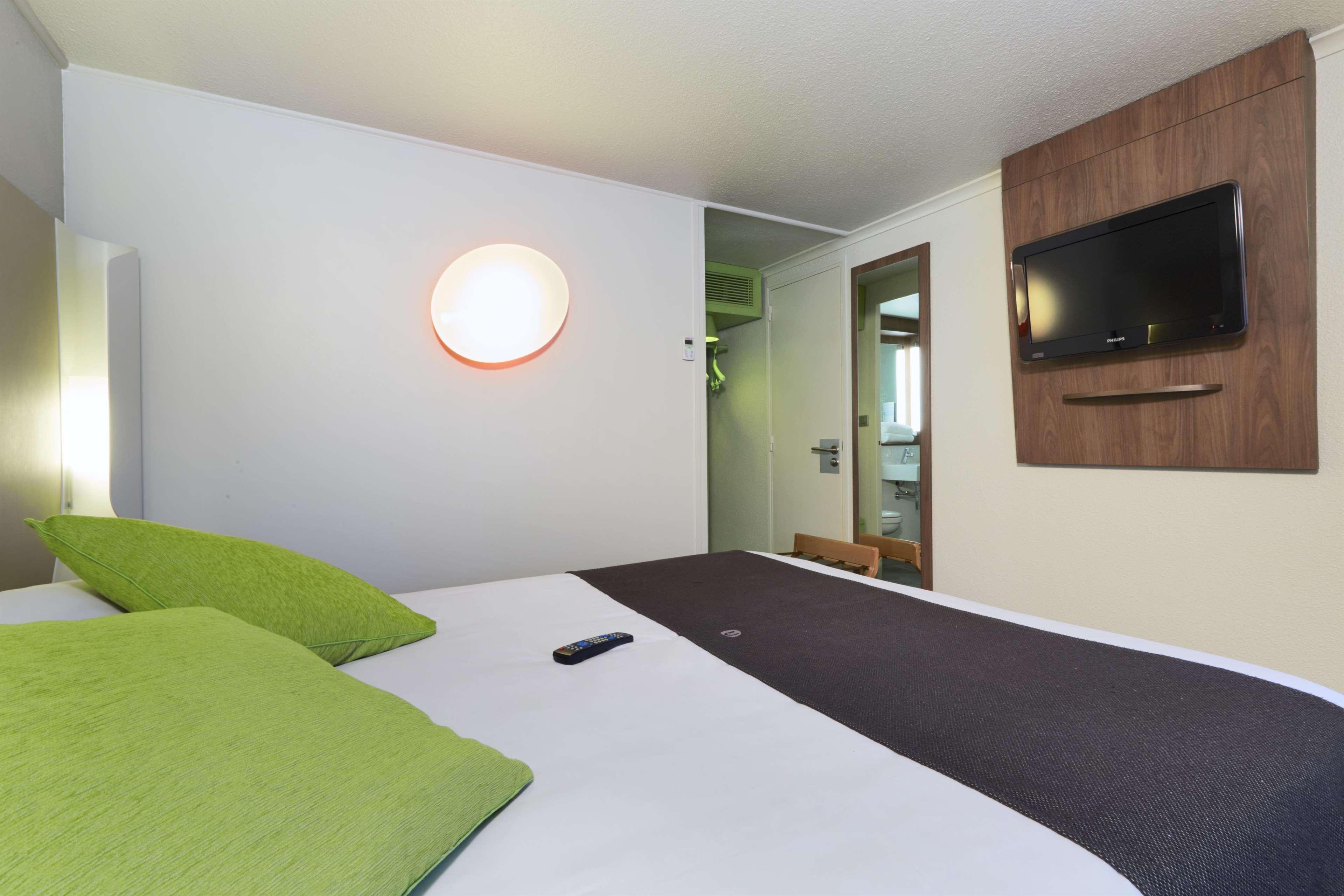 Campanile Chambery Hotel Exterior photo